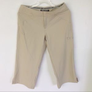 Under Armour Capris size 6, new without tag